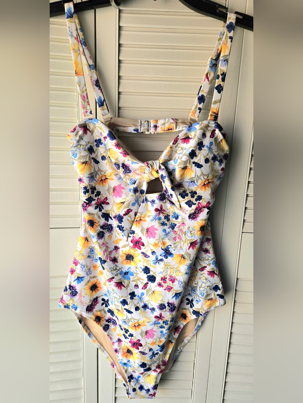 Women’s White Floral Tie-Front One Piece Swimsuit Size Small